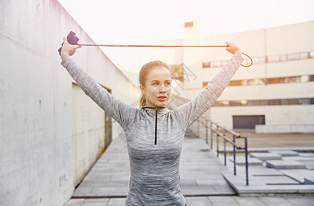 健身,运动,人,锻炼生活方式的女人跳绳户外图片