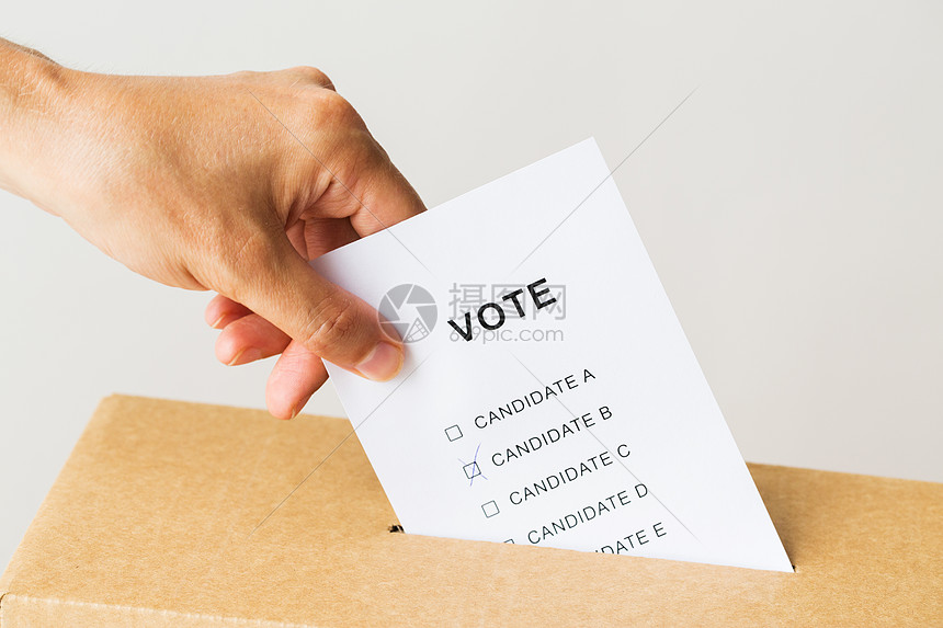 ‘~投票公民权利人民密切男的手,选举时选举的投票箱  ~’ 的图片