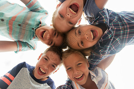 童,休闲,友谊人的群微笑快乐的笑孩子们围成圆圈图片