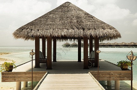 旅行,旅游,度假暑假的露台露台与雨篷马尔代夫海滩海滨图片