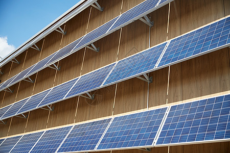 能源电力环境生态建筑立上的太阳能电池板图片