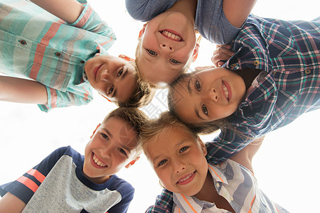海尔兄弟童,休闲,友谊人的群微笑快乐的孩子圆圈背景