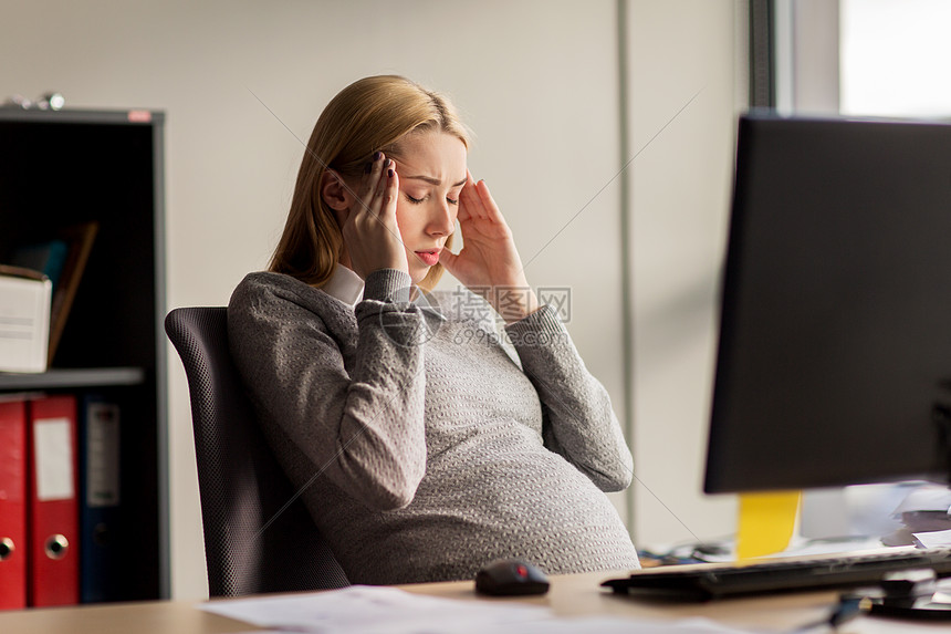 怀孕 商业 压力 妊娠人的怀孕的女商人办公室工作中感生病头痛高清图片下载 正版图片 摄图网