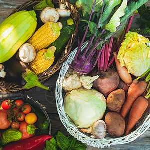 木制桌子上的各种蔬菜健康的静物木制桌子上的蔬菜图片