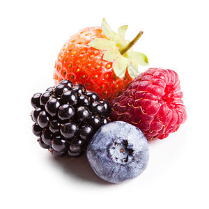 夏季野生浆果分离白树莓,草莓,黑莓蓝莓图片