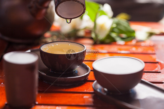 中国茶道用陶器的特写桌子中国茶道图片