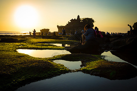 日落印度教寺庙普拉塔纳地段,巴厘岛,印度尼西亚图片