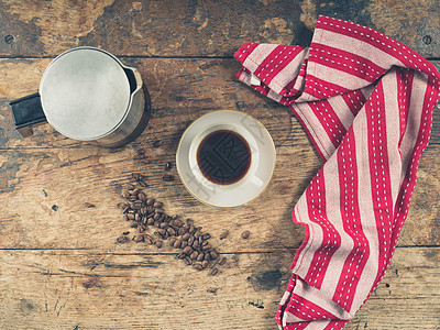 头顶拍摄的咖啡与杯子,莫卡锅茶条毛巾图片