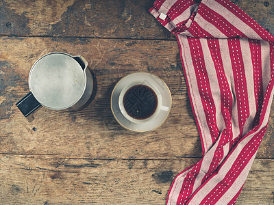 头顶拍摄的咖啡与杯子,莫卡锅茶条毛巾图片