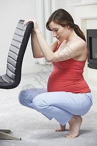 孕妇家里用椅子背锻炼图片
