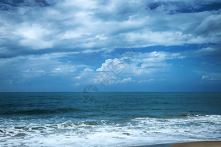 暴风雨前的海洋景观HDR技术图片