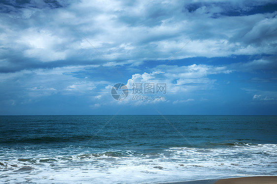 暴风雨前的海洋景观HDR技术图片