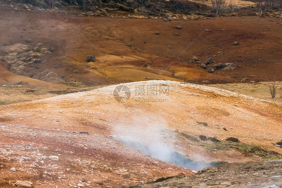 冰岛自然中的地热活动,蒸汽地上升图片