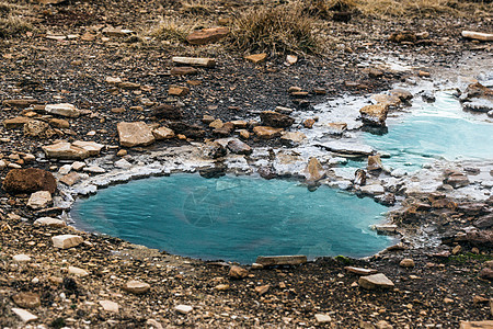 用蓝色水冰岛的地热水洞图片