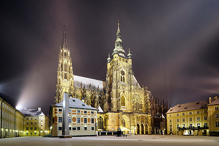 布拉格,冬夜维图斯大教堂侧景图片