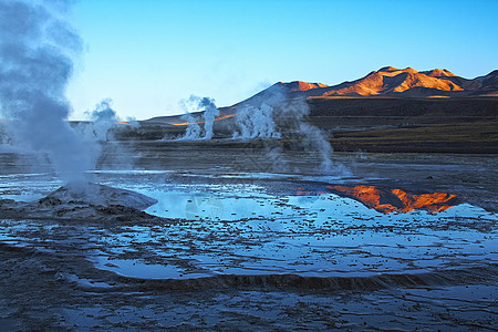 智利阿塔卡马沙漠间歇泉场图片