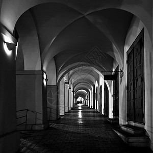 神秘的狭窄拱门布拉格晚上图片
