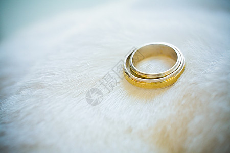 波亚的结婚戒指图片