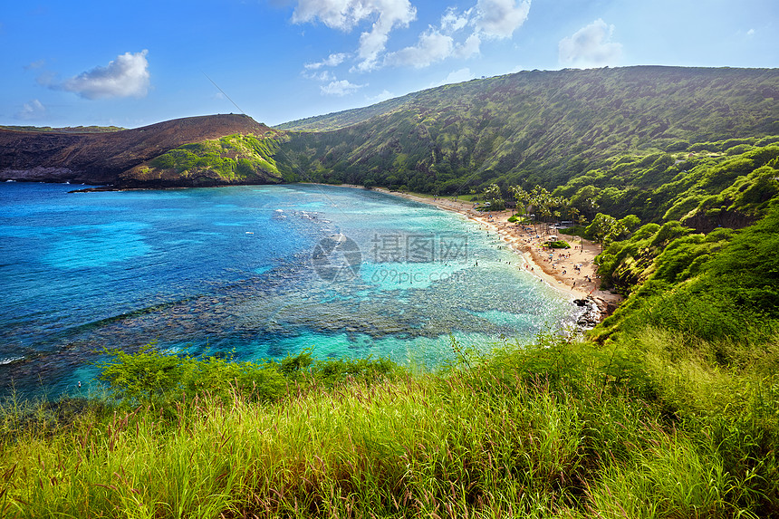 浮潜天堂哈纳马湾的鸟瞰,这夏威夷瓦胡岛最受欢迎的旅游目的地之图片