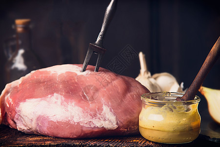 生火腿肉与蜂蜜芥末釉璃罐,高清图片