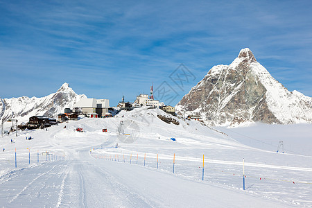 塞维尼亚滑雪胜地的高原罗莎意大利最高的滑雪坡3480公吨背景中,麦角塞维尼亚,瓦勒DRsquoAosta,意图片