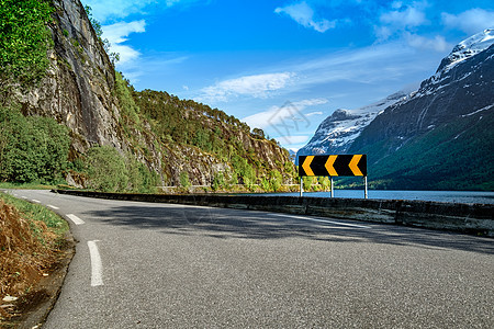 挪威的山路图片