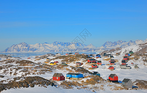 Kulusuk村格陵兰的五颜六色的房子图片