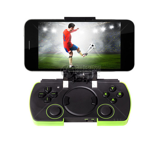 玩体育游戏现代智能手机与Gamepad连接,隔离白色背景上图片