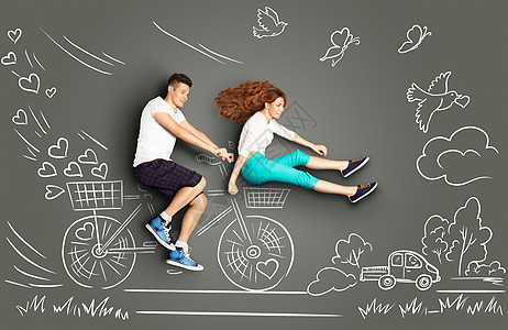 快乐情人节的爱情故事,浪漫的夫妇粉笔画背景的农村男骑着他的女朋友前的自行车篮子里图片