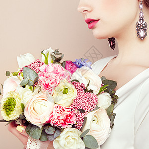一束鲜花手里着花的女人鲜花春天新娘三月八日时尚照片背景