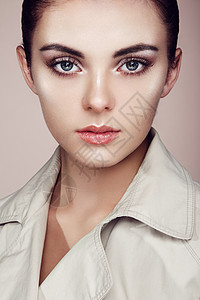 漂亮的女人脸完美的妆容美容时尚睫毛化妆品眼影突出图片