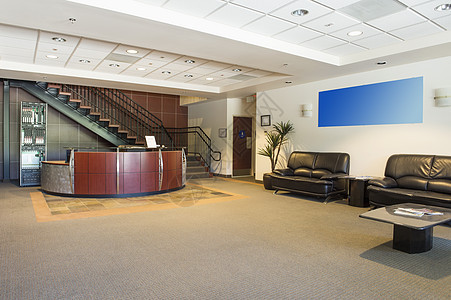 宽敞的办公室大厅图片