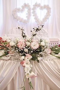 带鲜花的婚礼装饰图片