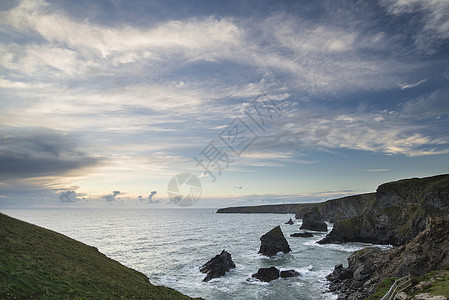 英国康沃尔海岸贝德鲁坦台阶的美丽陆地景观形象图片