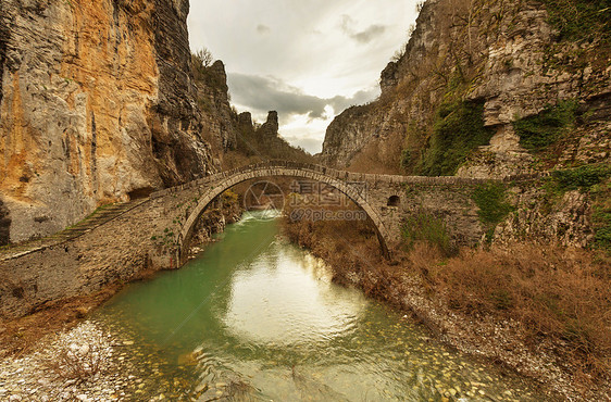 希腊传统的石桥图片