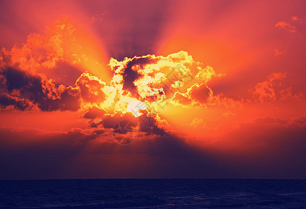 美丽的日落海上图片