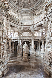 印度拉贾斯坦邦拉纳克普尔神庙的内部图片