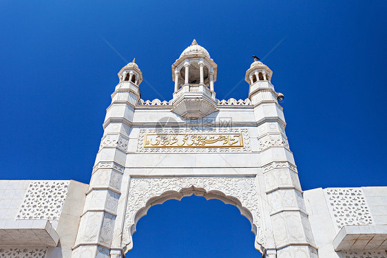 印度孟买哈吉阿里达尔加清真寺哈吉阿里达加大楼上写的图片