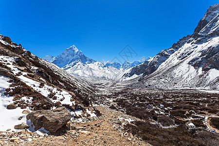 珠穆朗玛峰地区的山脉,喜马拉雅山,尼泊尔东部图片