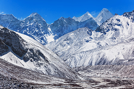 尼泊尔东部珠穆朗玛峰地区的喜马拉雅山脉图片