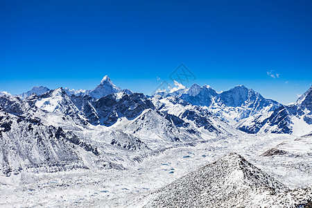 珠穆朗玛峰地区的山脉,喜马拉雅山,尼泊尔东部图片
