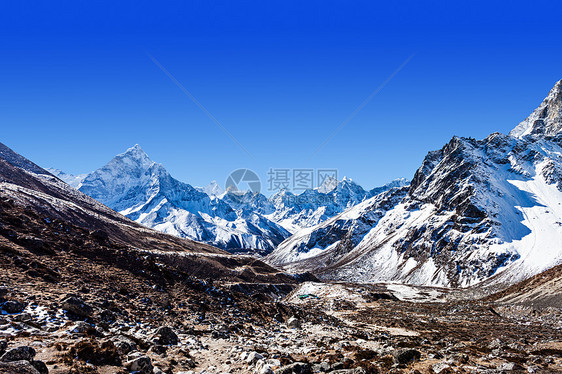珠穆朗玛峰地区的山脉,喜马拉雅山,尼泊尔东部图片