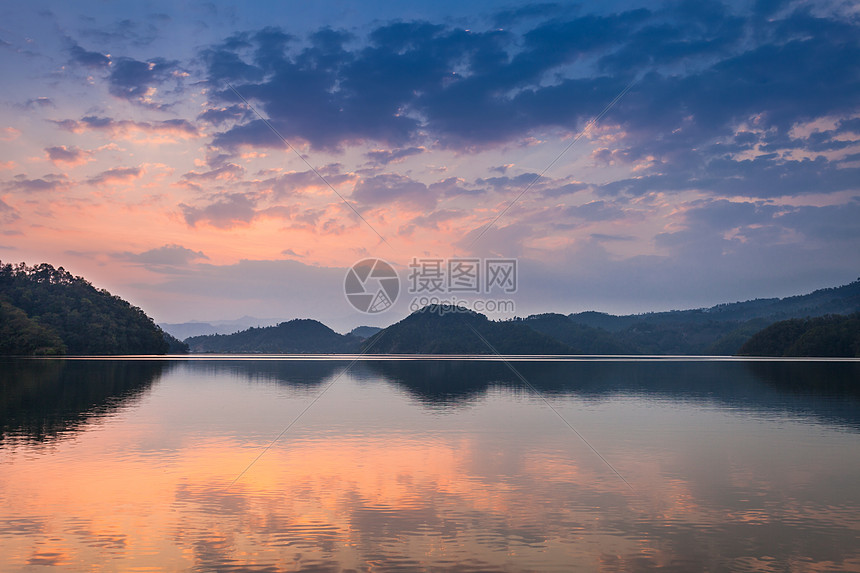 日落贝格纳斯湖,波哈拉地区,尼泊尔图片