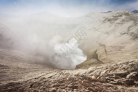 印度尼西亚爪哇岛溴火山火山口内图片