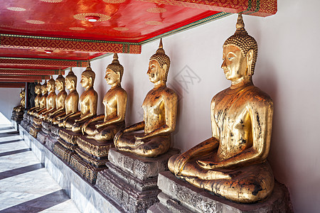 黄金佛像瓦佛寺佛教寺庙建筑群曼谷,泰国图片