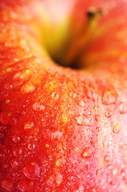 成熟美味的红苹果分离白色图片