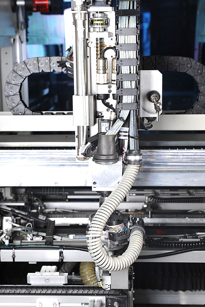 现代工业机器模型详细信息的内部视图