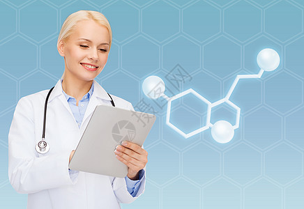 医疗保健,医学技术微笑的女医生与平板电脑分子5羟色胺蓝色背景图片