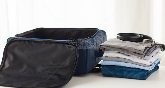 商务旅行,行李服装旅行袋,衬衫,裤子皮带图片