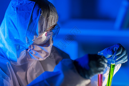 科学化学生物学医学人的轻的女科学家着化学物质进行测试实验室研究的管子图片